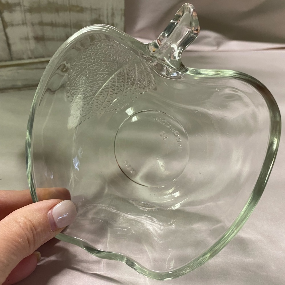 Art Glass Apple Bowl KIG Textured Leaf Dessert Trinket Dish Indonesia Vntg
